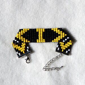 Iowa bead bracelet, handmade, adjustable length, gameday